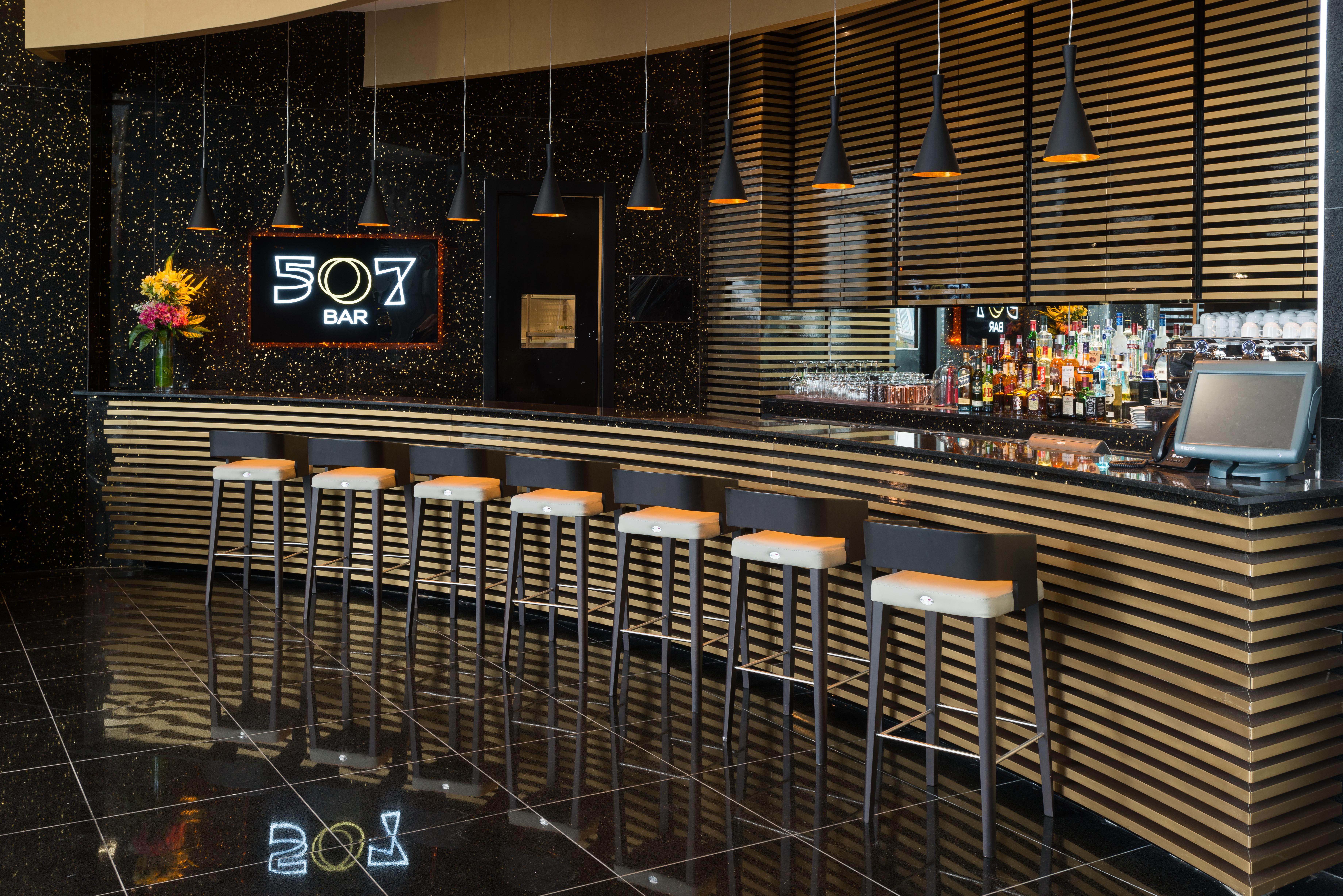 Hotel Las Americas Golden Tower Panama ภายนอก รูปภาพ 507 Bar