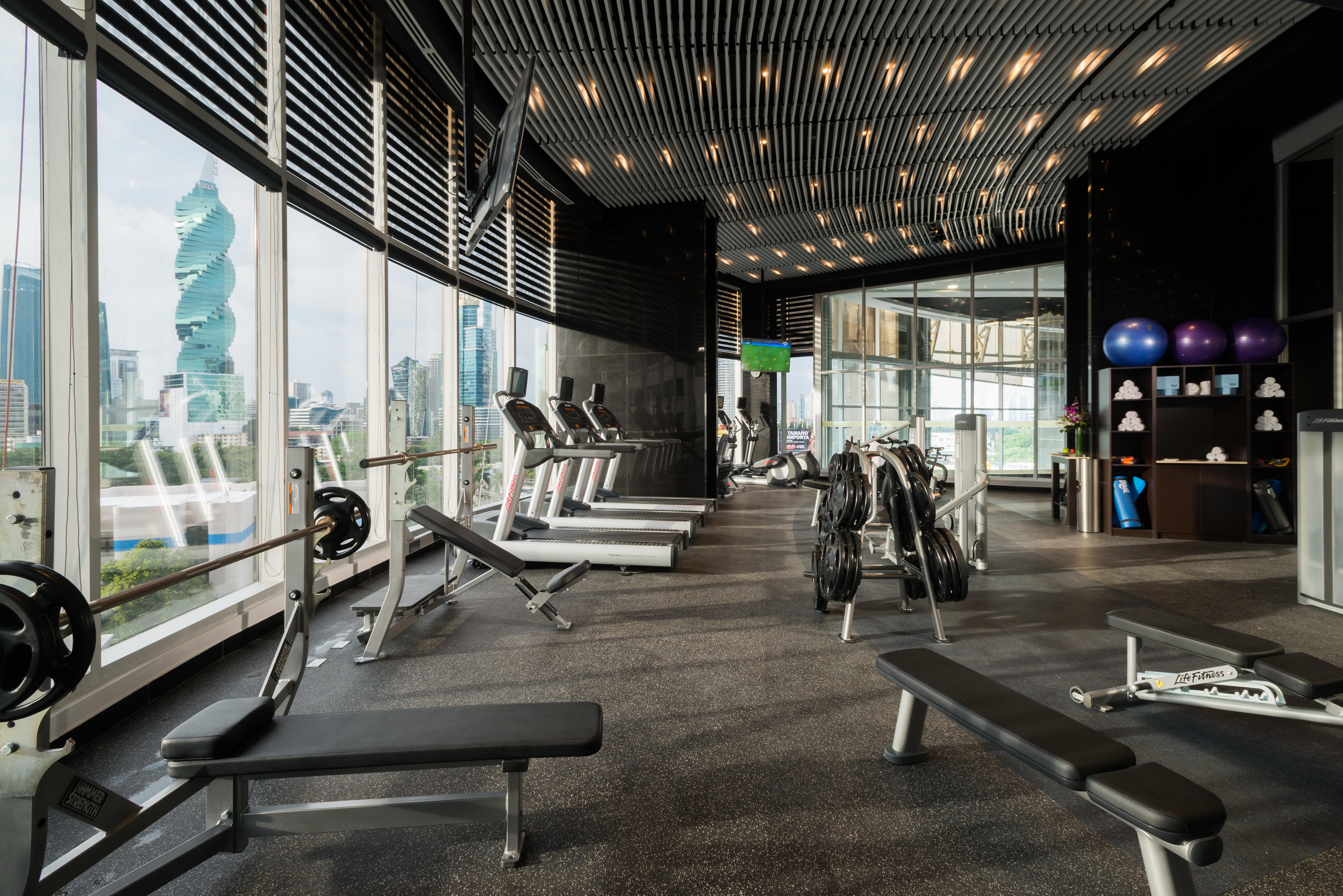 Hotel Las Americas Golden Tower Panama ภายนอก รูปภาพ The gym at the 101 Tower