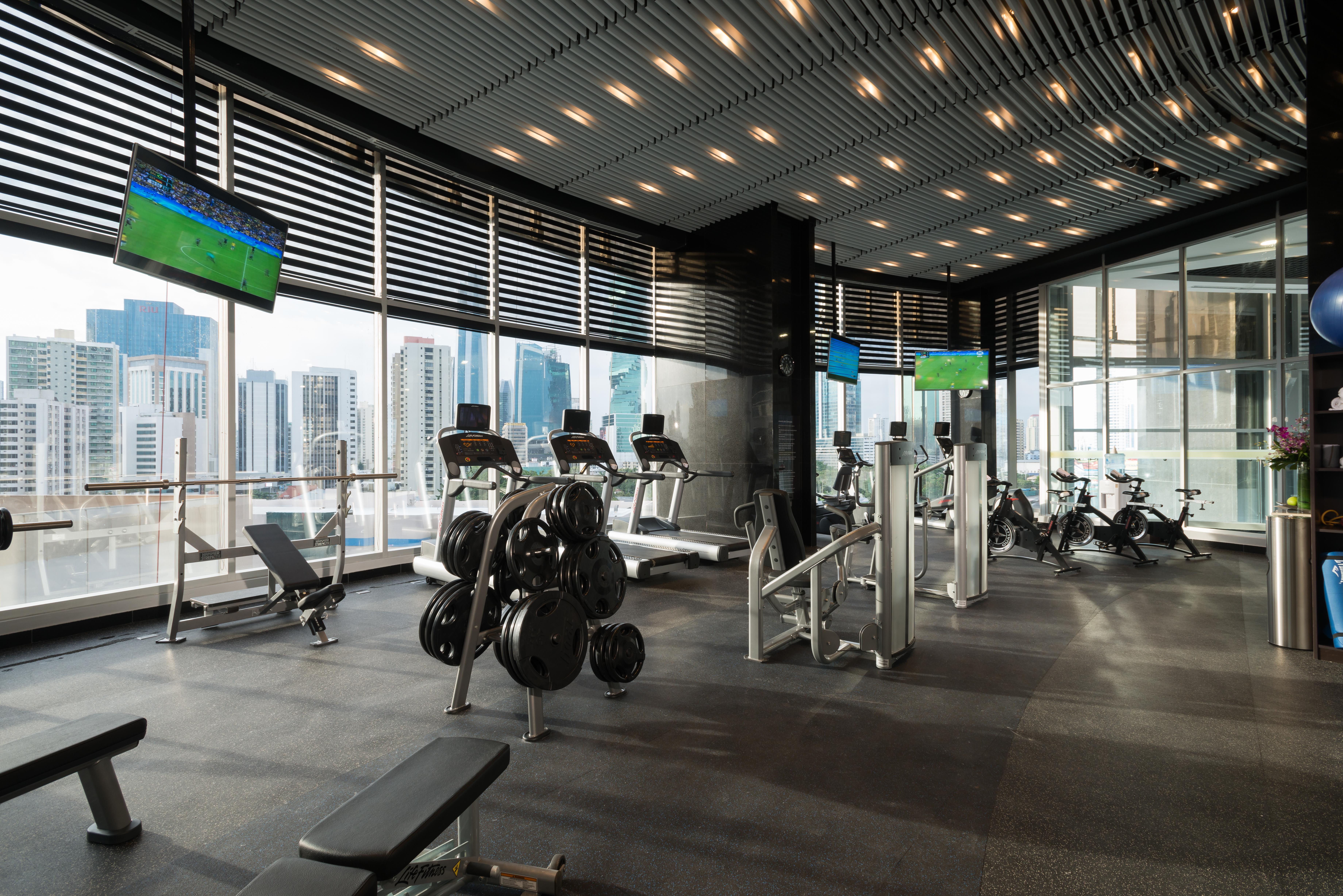 Hotel Las Americas Golden Tower Panama ภายนอก รูปภาพ The gym at the 101 Tower