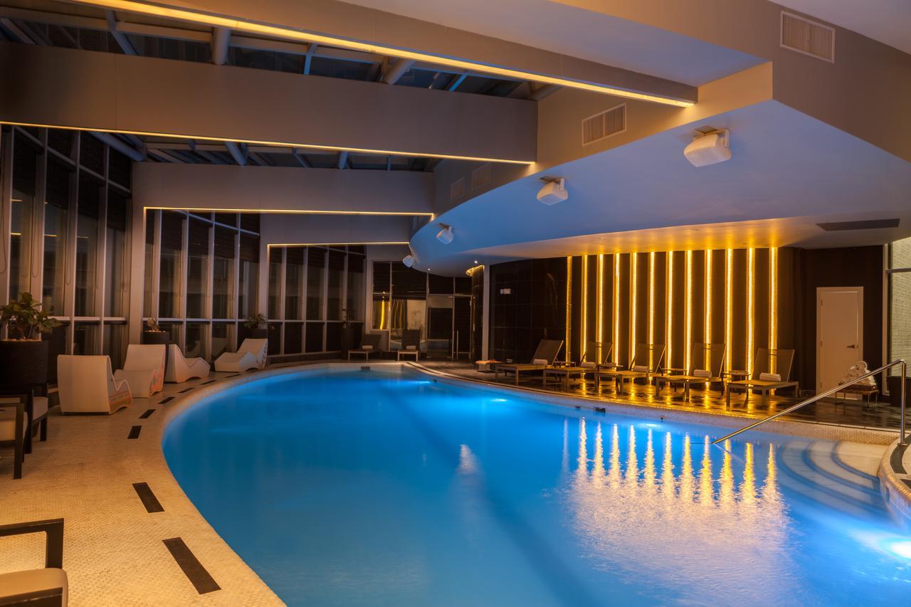 Hotel Las Americas Golden Tower Panama ภายนอก รูปภาพ The pool at the hotel
