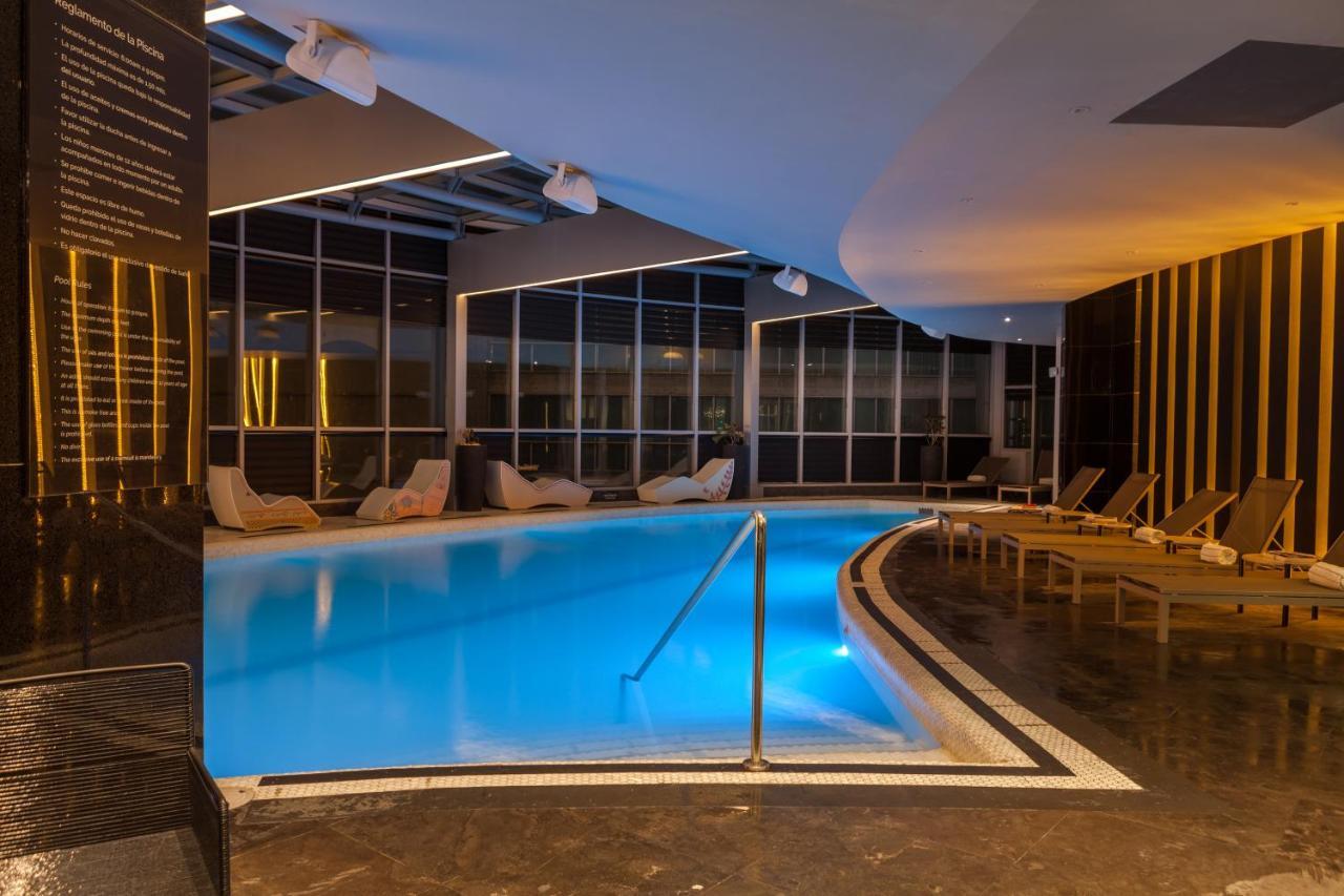 Hotel Las Americas Golden Tower Panama ภายนอก รูปภาพ Indoor pool