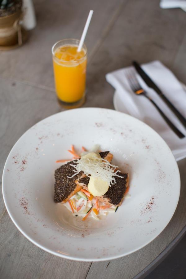 Hotel Las Americas Golden Tower Panama ภายนอก รูปภาพ A plate of salmon with a glass of orange juice